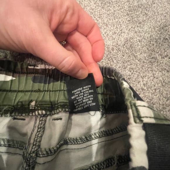 VIP Camo Cargo Pants - Picture 5 of 6